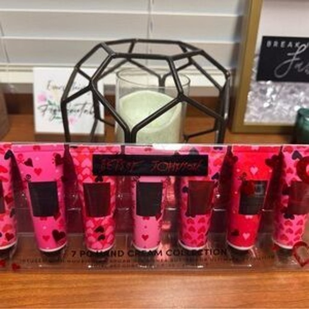 Betsey Johnson 7 Piece Hand Cream‎ Collection Gift Set